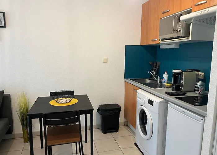 Cosy Avec Parking Privatif * Монрежо